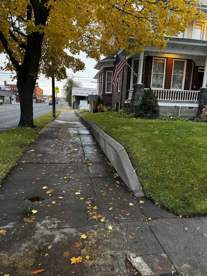 Property Photo:  1001 Augusta Ave  WA 99205 