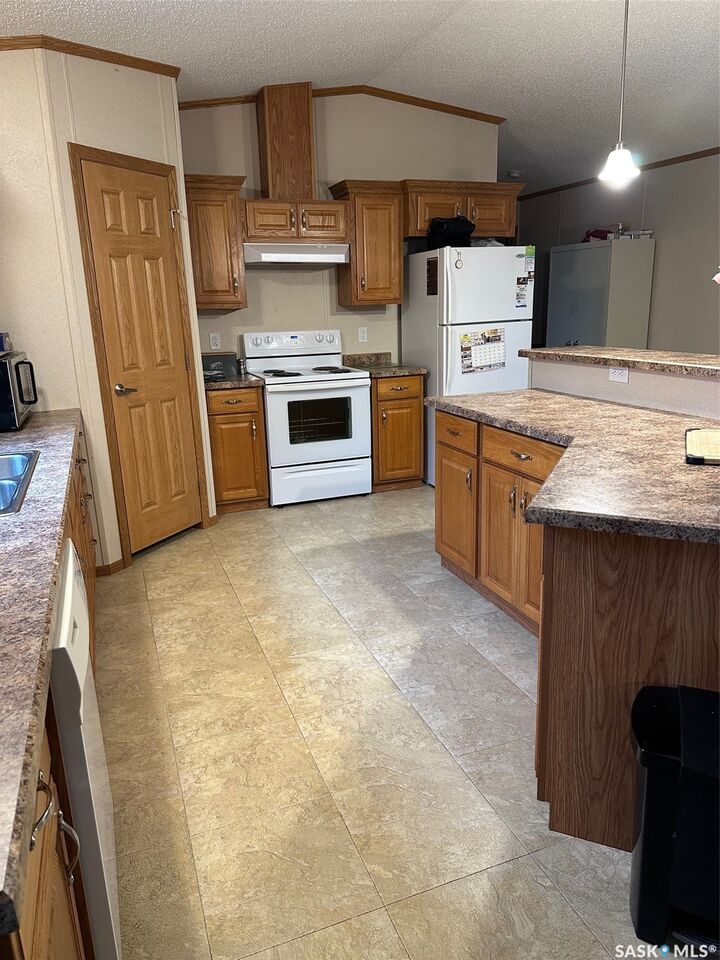 Property Photo:  211 North Street  SK S0G 4T0 