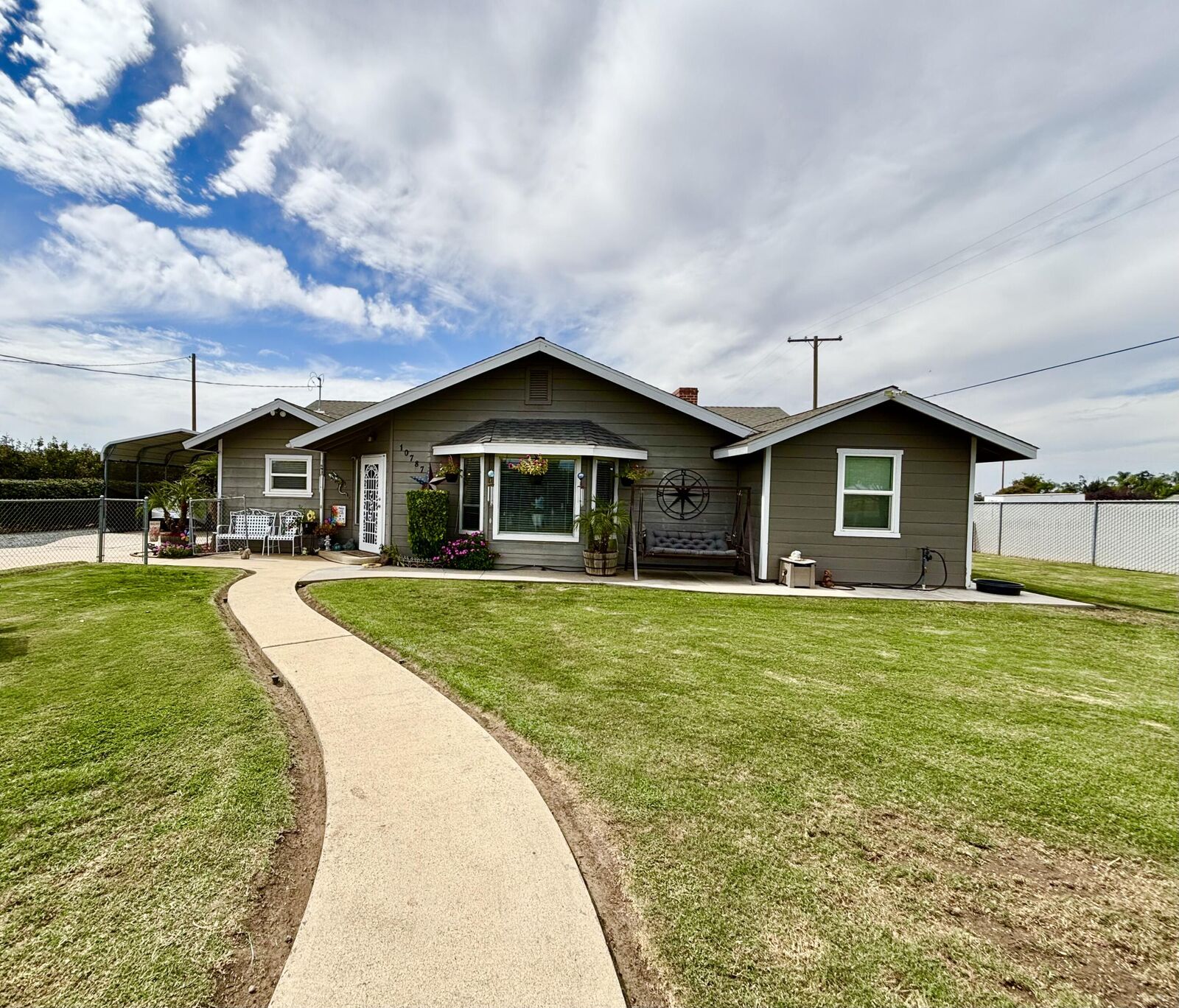 Property Photo: 10787 Rd 256 CA 93270