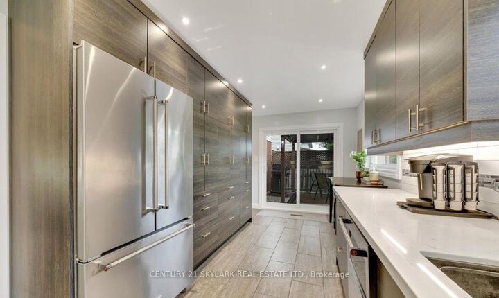 Property Photo:  107 Clayton Crescent  ON L1C 4N9 