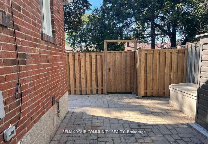 Property Photo:  16 Robertsfield Crescent  ON M1R 2X2 