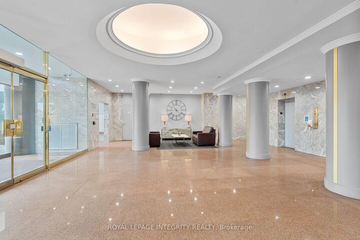 Property Photo:  545 St. Laurent Boulevard 302  ON K1K 4H9 