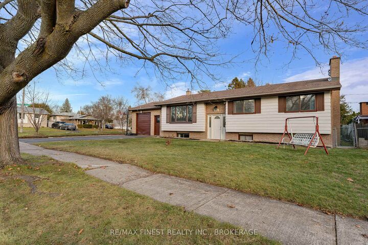 Property Photo:  602 Watford Place  ON K7M 5W8 