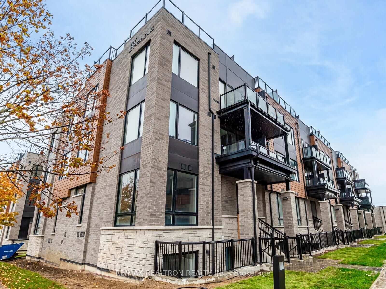 Property Photo: 117 Marydale Avenue 31 ON L3S 0E3