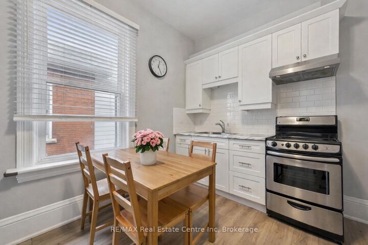Property Photo:  29 Crimea Street  ON N1H 2Y5 