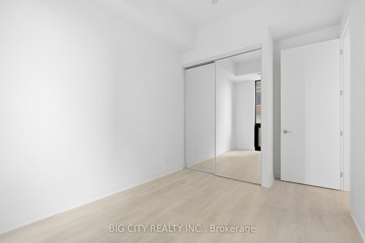 Property Photo:  25 Frederick Todd Way 206  ON M4G 0C6 