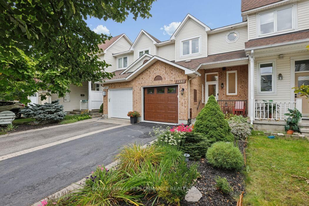 Property Photo:  1887 Hennessy Crescent  ON K4A 3X8 