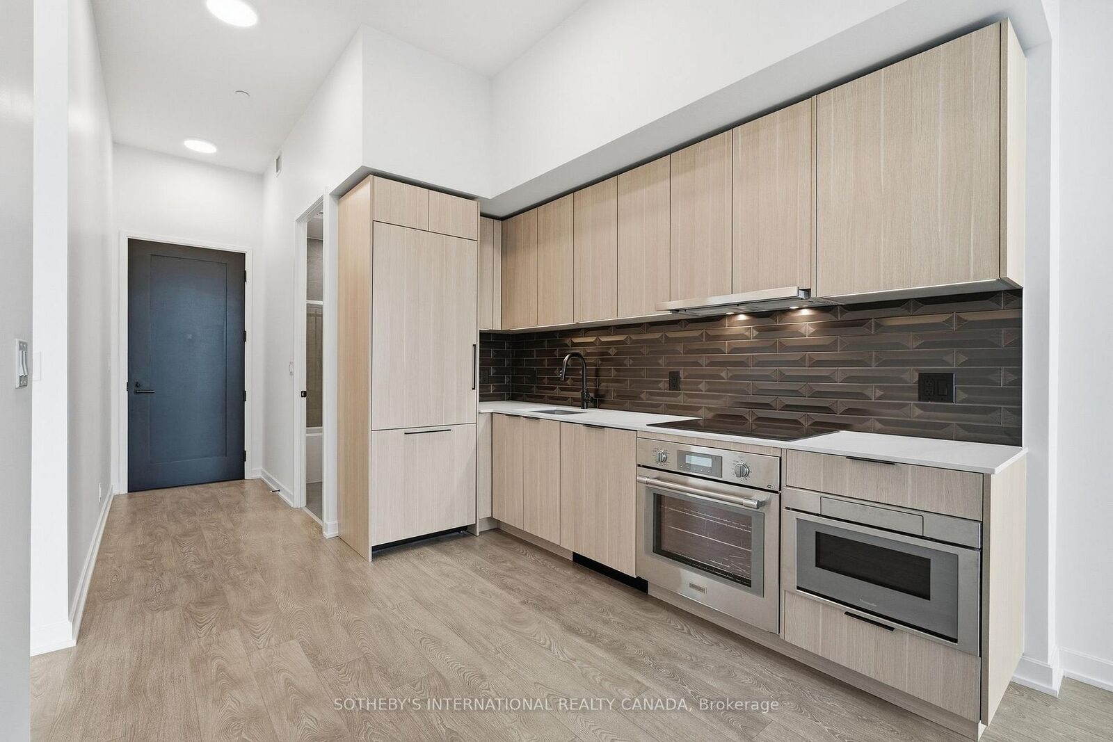 Property Photo:  88 Bathurst Street Ph14  ON M5V 0W8 
