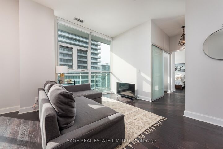 Property Photo:  33 Shore Breeze Drive 3801  ON M8V 0G1 