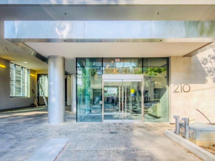 Property Photo:  210 Simcoe Street 906  ON M5T 0A9 