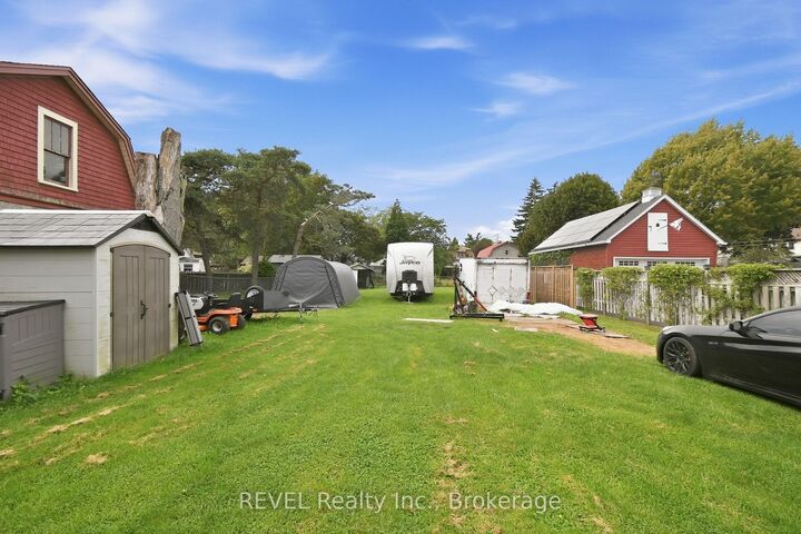 Property Photo:  116 Steele Street  ON L3K 4X5 