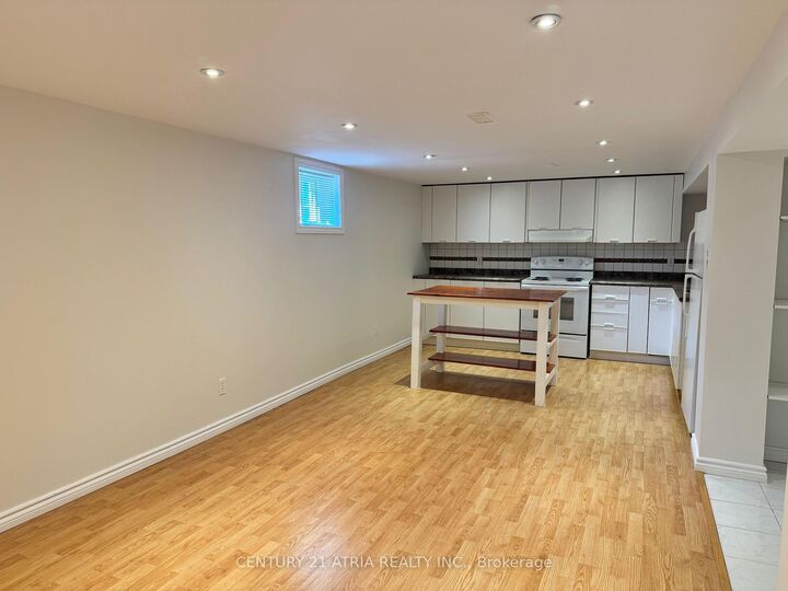 Property Photo:  28 Willowhurst Crescent Bsmt  ON M1R 3R6 