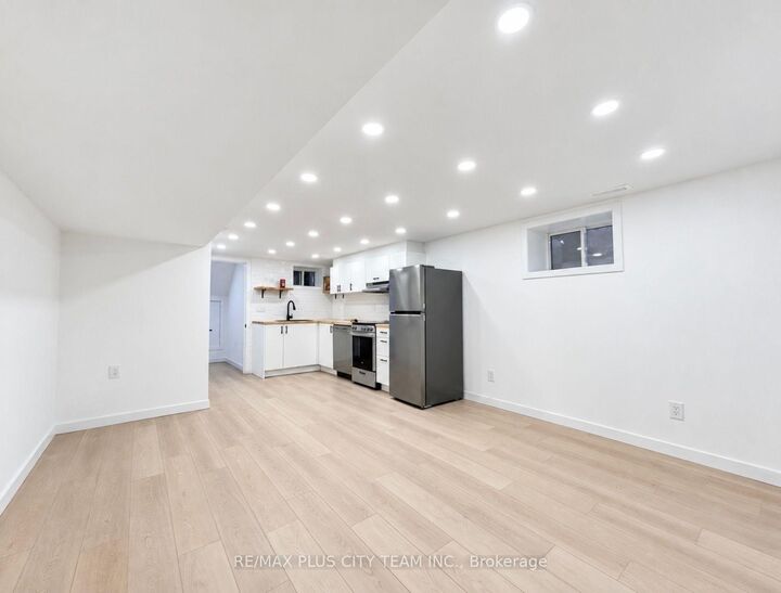 Property Photo:  148 Ascot Avenue Lower  ON M6E 1G4 