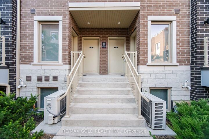 Property Photo:  39 Honeycrisp Crescent Th83  ON L4K 0N1 