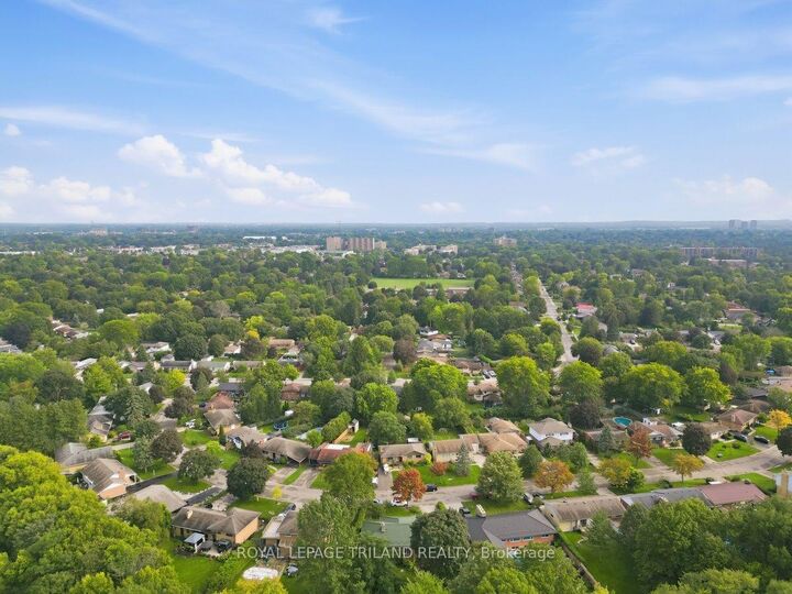 Property Photo: 438 Magnolia Crescent ON N5Y 4S9