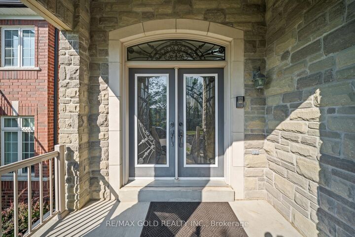 Property Photo: 11 Clearfield Drive ON L6P 3L3