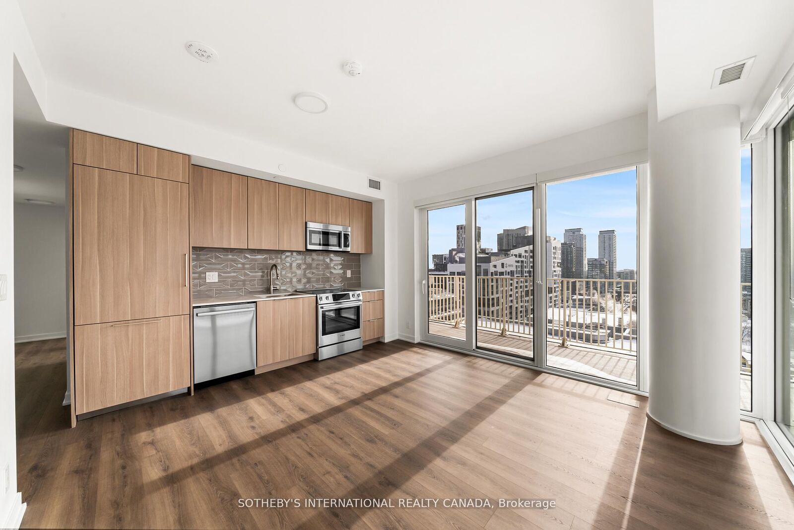 Property Photo: 88 Bathurst Street 1217 ON M5V 0W8