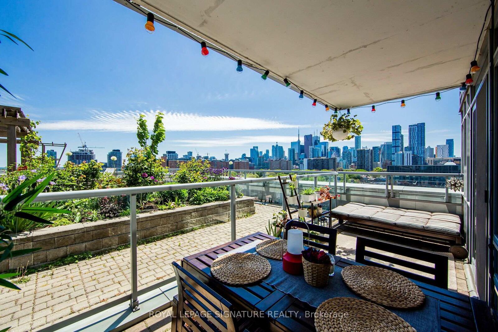 Property Photo:  25 Cole Street 1007  ON M5A 4M3 
