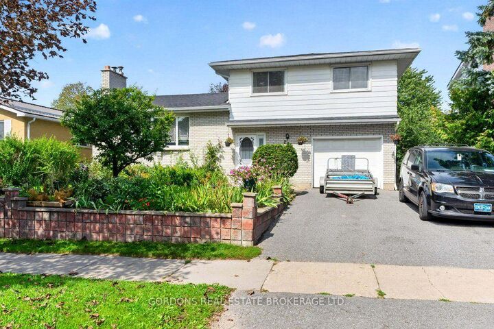 Property Photo: 207 Robert Wallace Drive ON K7M 1Y3
