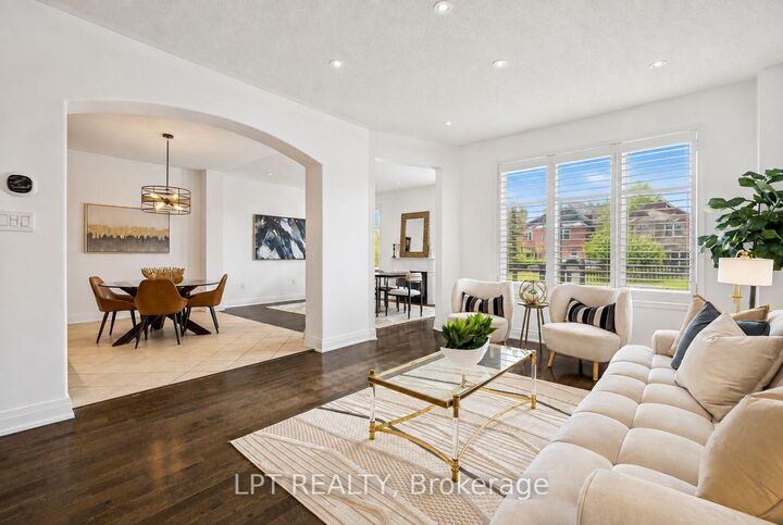 Property Photo:  61 Minerva Avenue  ON M1M 0C2 