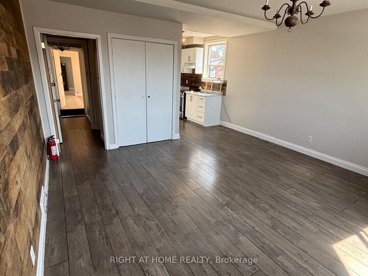 Property Photo:  503 Oakwood Avenue Unit 3 Upper  ON M6E 2W9 
