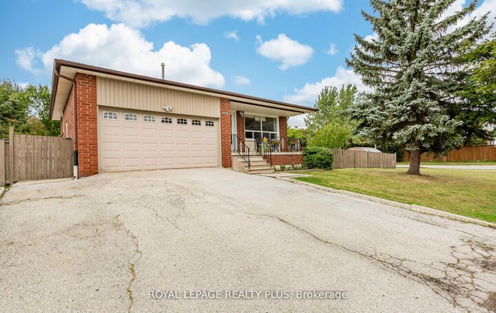 Property Photo:  2844 Kingsberry Crescent Rear  ON L5B 2K9 