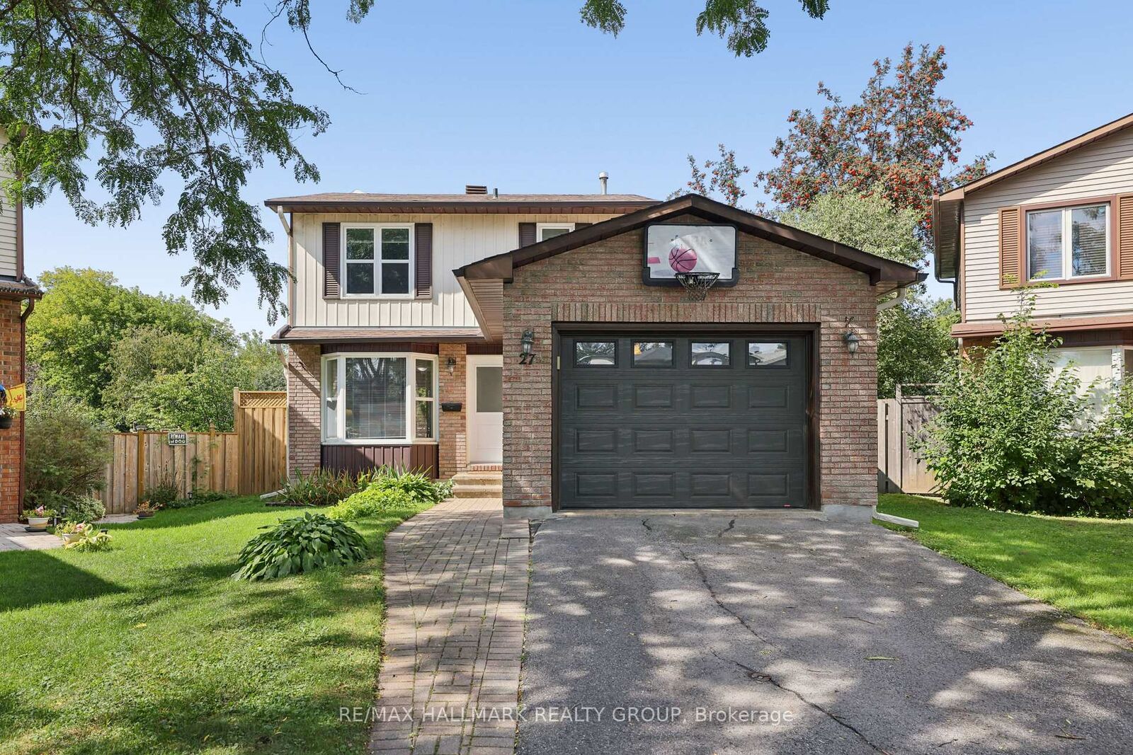 Property Photo:  27 Brando Crescent  ON K1T 2C9 