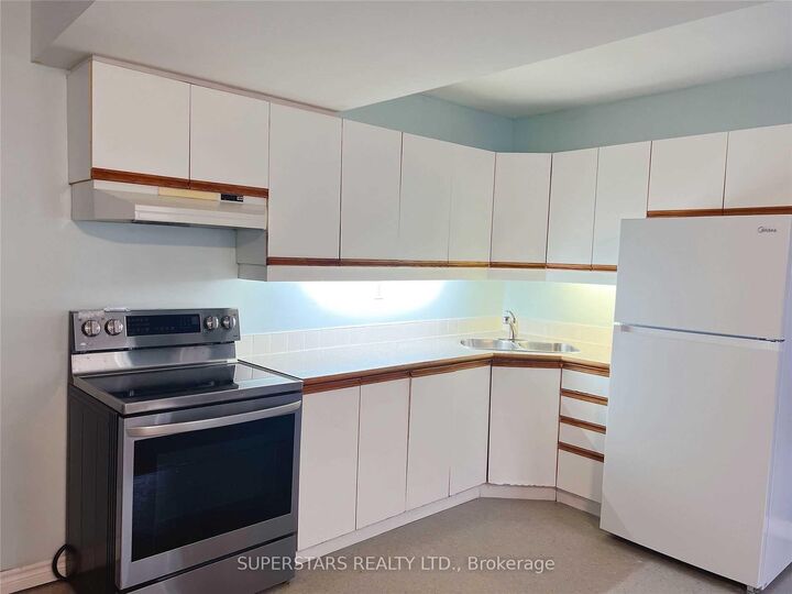 Property Photo:  276 Parkwood Avenue Bsmt  ON L4P 2X3 
