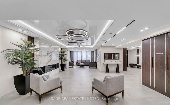 Property Photo:  30 Harding Boulevard W 1015  ON L4C 9M3 
