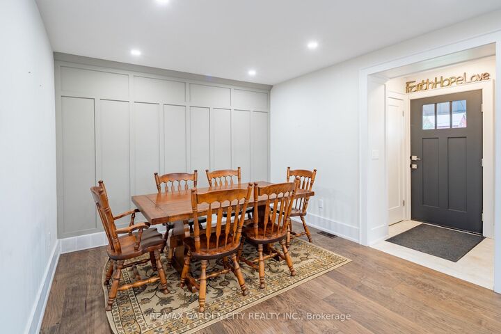 Property Photo:  695 Quaker Road  ON L3C 3H3 