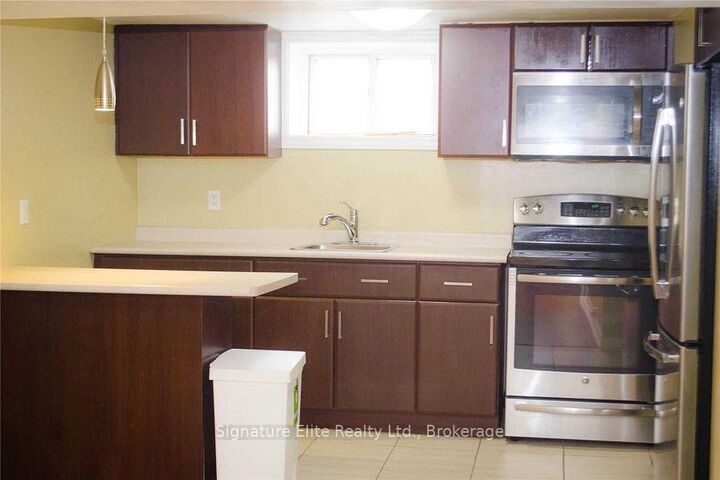 Property Photo:  7 Kencliff Crescent Lower  ON M1P 4E2 