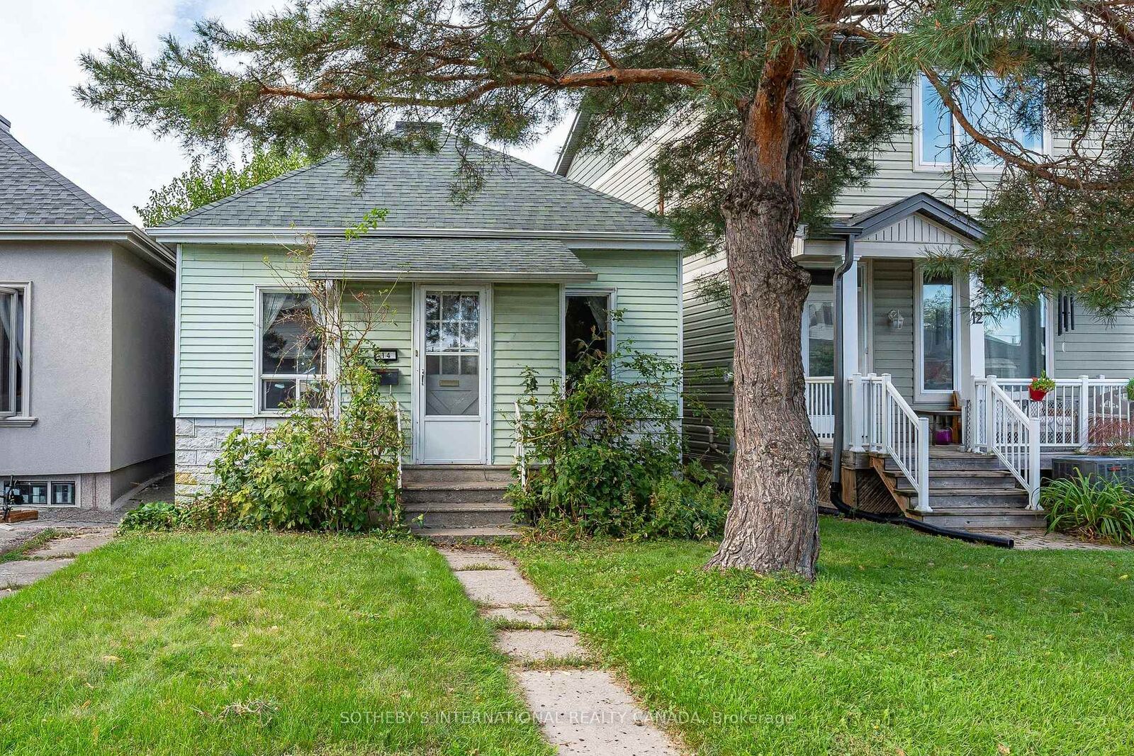 Property Photo: 14 Marshall Boulevard ON M6N 2R7