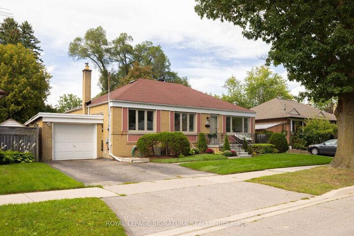 Property Photo: 605 Atwater Avenue ON L5G 2A8