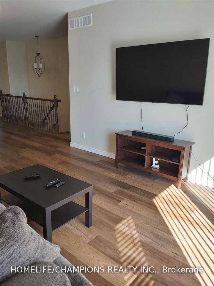 Property Photo:  121 Essex Drive  ON K8N 0S7 