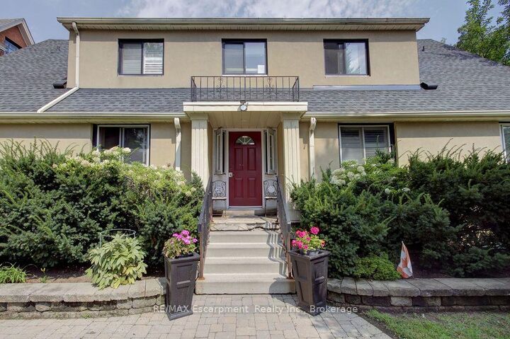 Property Photo:  425 Burlington Avenue 4  ON L7S 1R3 