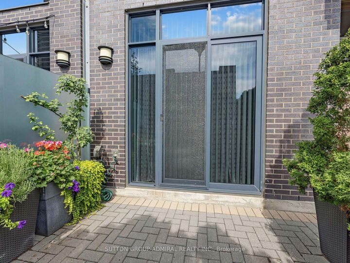 Property Photo:  27 Valhalla Inn Road 53  ON M9B 0B3 