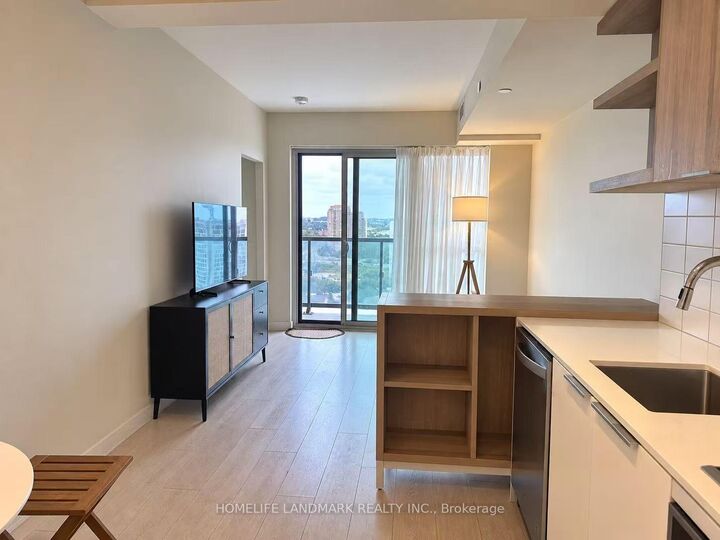 Property Photo:  6 Sonic Way 2105  ON M3C 0P1 