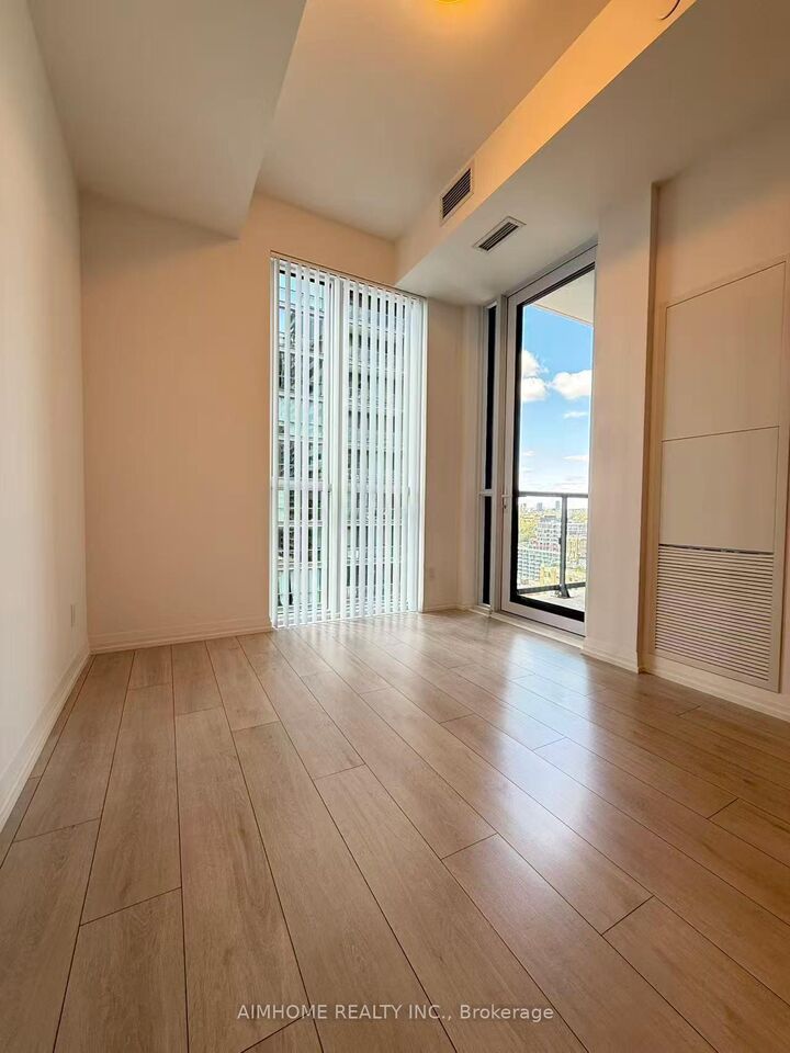 Property Photo:  400 King Street W 2422  ON M5V 0X8 
