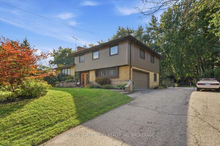 Property Photo:  16 Pinecrest Court  ON L0S 1E0 