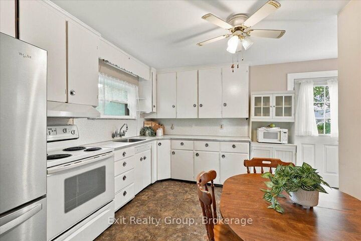 Property Photo:  5 Charlotte Street  ON K8V 2C1 