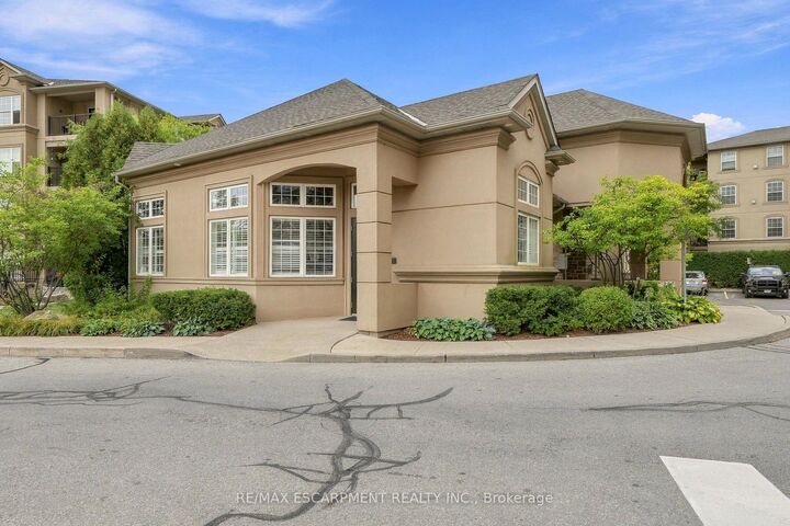 Property Photo: 2055 Appleby Line 306 ON L7L 7H2