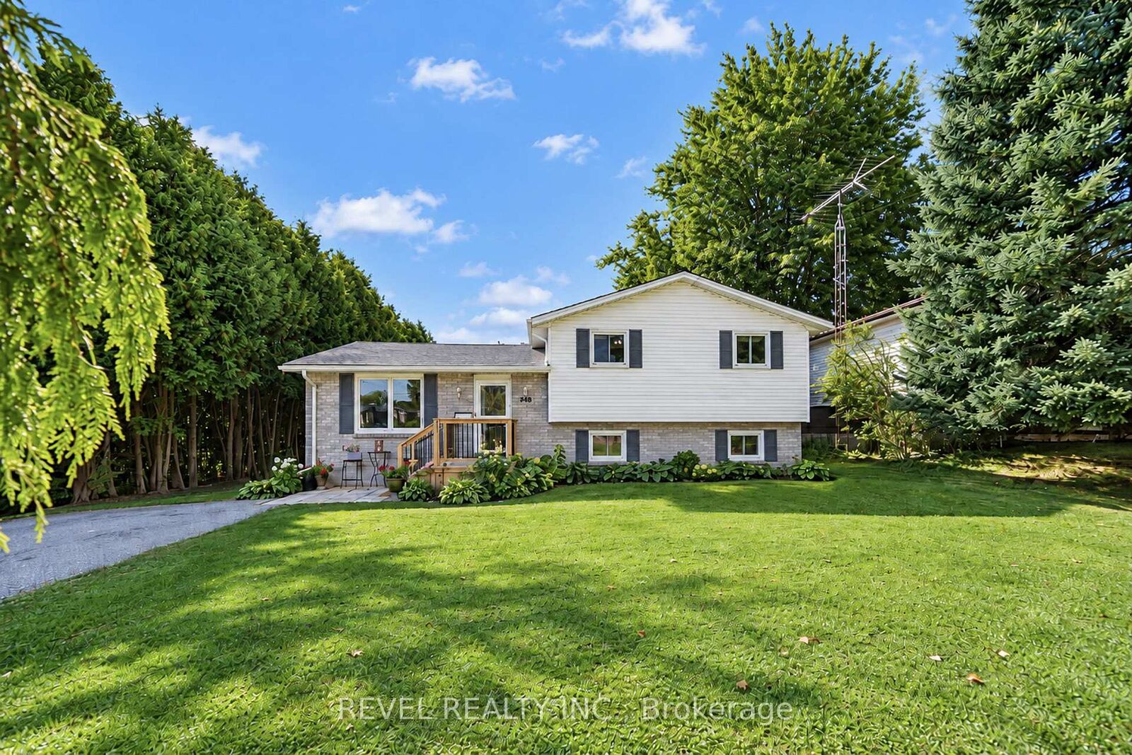 Property Photo:  218 Mechanic Street W  ON N0E 1Y0 