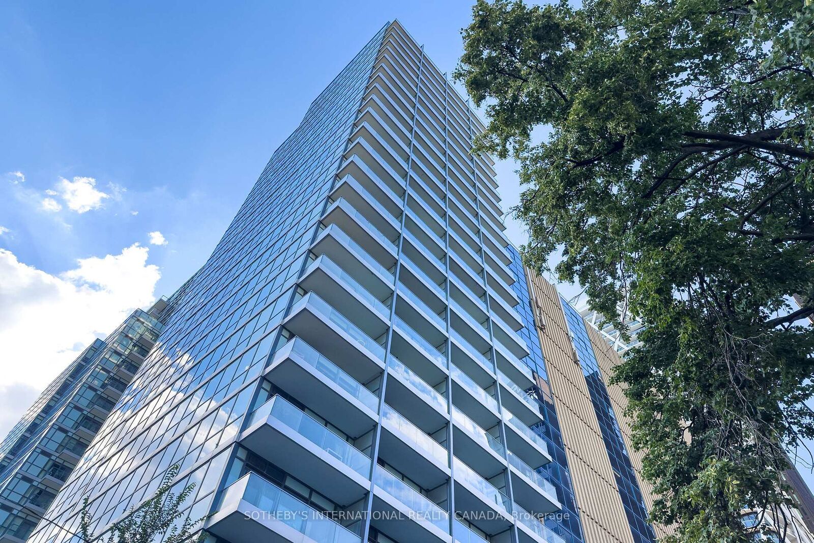 Property Photo:  210 Simcoe Street 1913  ON M5T 0A9 
