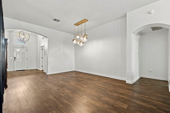 Property Photo:  1816 E Laredo Street  OK 74012 
