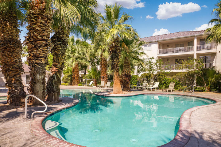 Property Photo:  1845 W Canyon View Dr 1905  UT 84770 