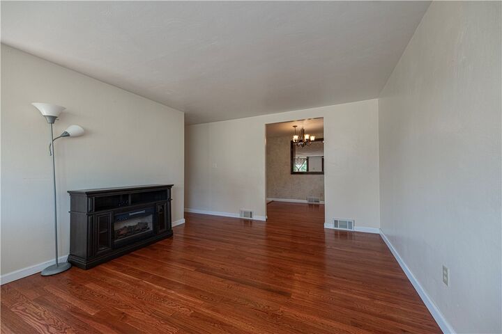 Property Photo: 286 Southward Drive PA 15108