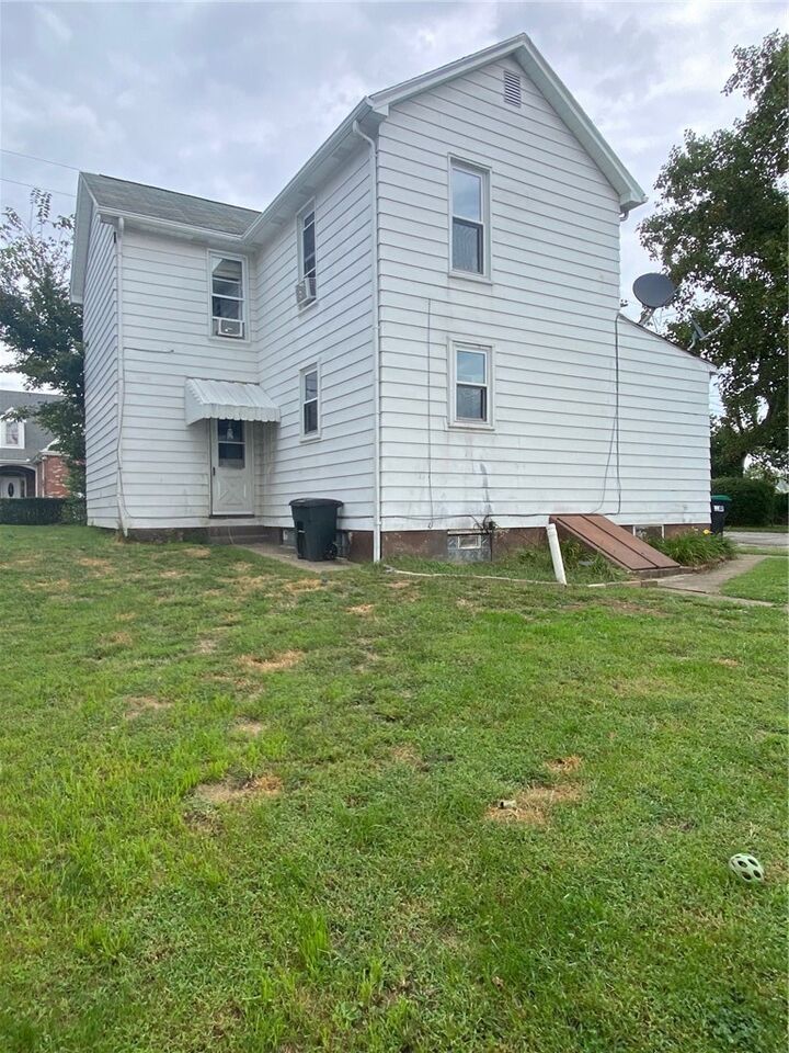 Property Photo:  915 Main St  PA 15650 