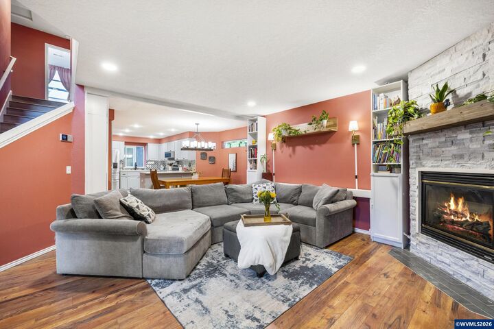 Property Photo: 1340 Classico Ct SE OR 97306