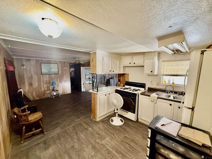 Property Photo: 9658 E Agate Way AZ 85365