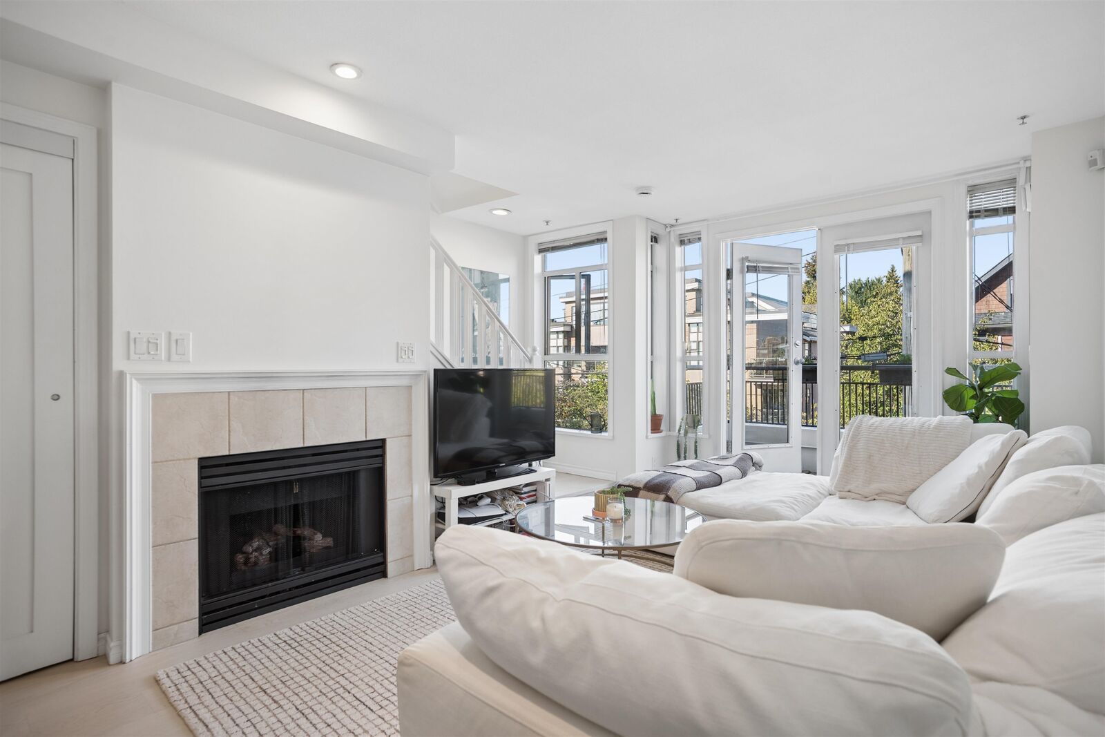 Property Photo:  2190 W 5th Avenue 203  BC V6K 1S2 